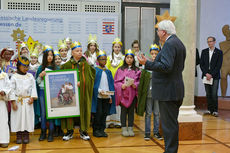 Naumburger Sternsinger zu Besuch beim Hessischen Ministerpräsidenten Volker Bouffier (Foto: Karl-Franz Thiede)